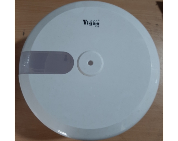 Hộp đựng giấy vệ sinh màu trắng Yigao HD621