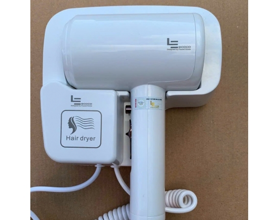Máy sấy tóc màu trắng gắn tường HD197W
