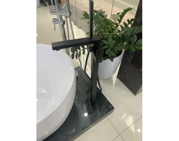 Sen cây đặt sàn màu đen cho bồn tắm độc lập Daelim HD 3668B
