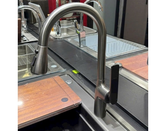 Vòi rửa bát dây rút màu ghi LE902G